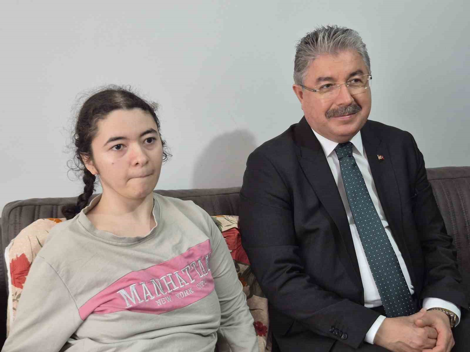 Yatağa bağımlı engelli vatandaşa Vali Yılmaz&rsquo;dan ziyaret