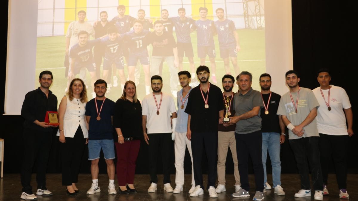 İn&ouml;n&uuml; &Uuml;niversitesi&rsquo;nde spor &ouml;d&uuml;lleri sahiplerini buldu