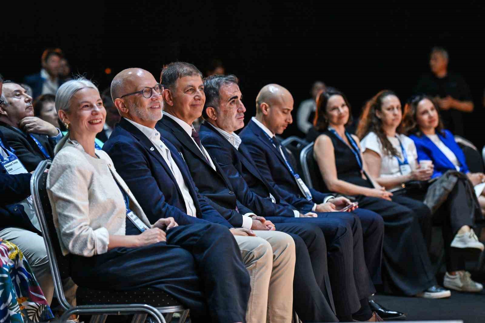 UFI&rsquo;nin 101 yıllık tarihindeki en y&uuml;ksek katılımlı b&ouml;lgesel konferans oldu