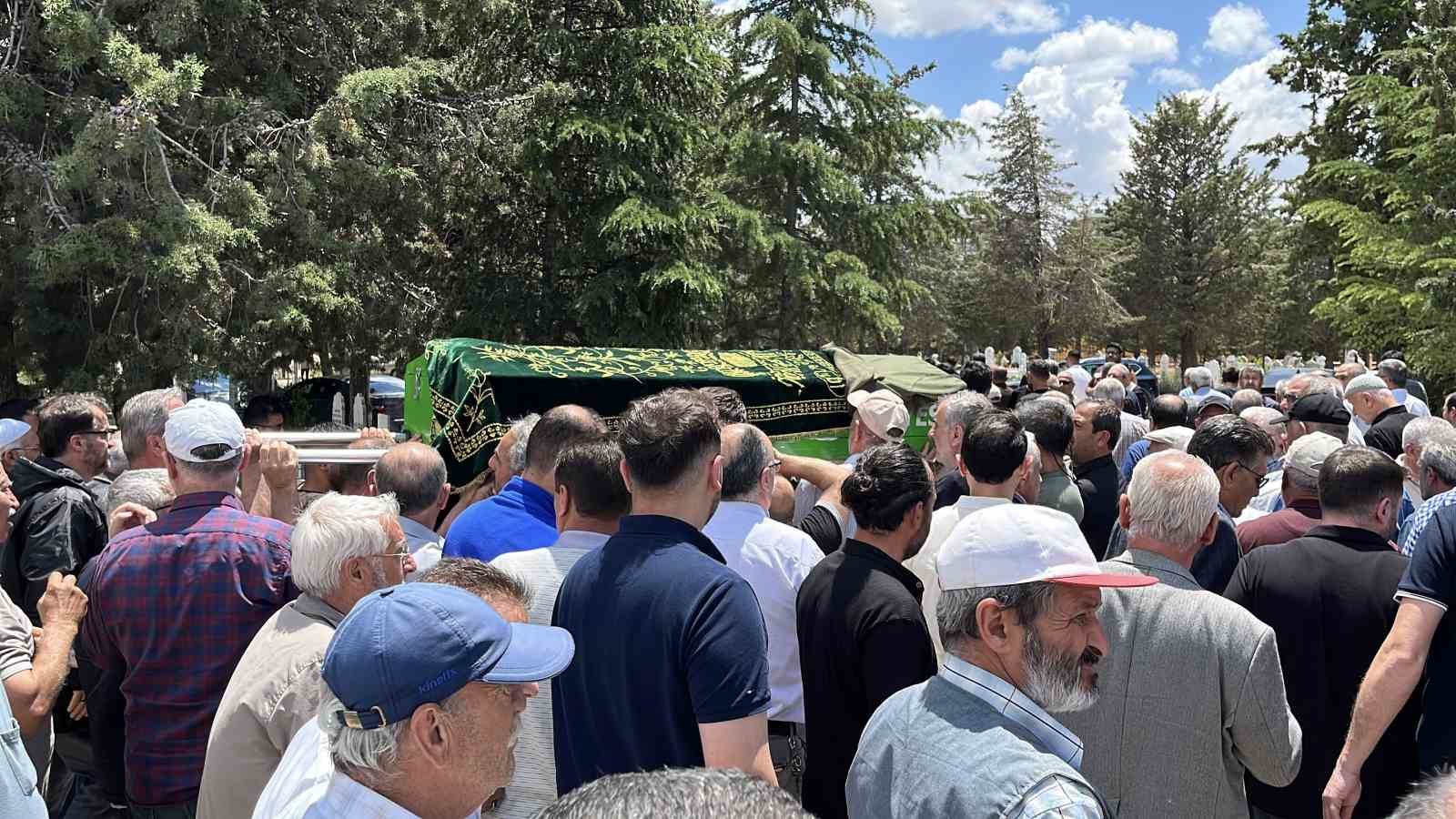 Isparta&rsquo;daki kazada hayatını kaybeden Keziban Baysal son yolculuğuna uğurlandı
