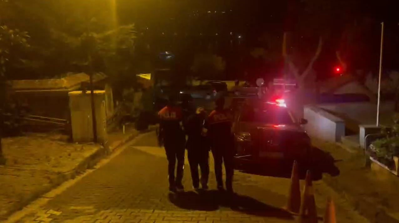 Sarıyer&rsquo;de AVM&rsquo;de silahlı saldırı: 1 yaralı, 16 yaşındaki ş&uuml;pheli tutuklandı