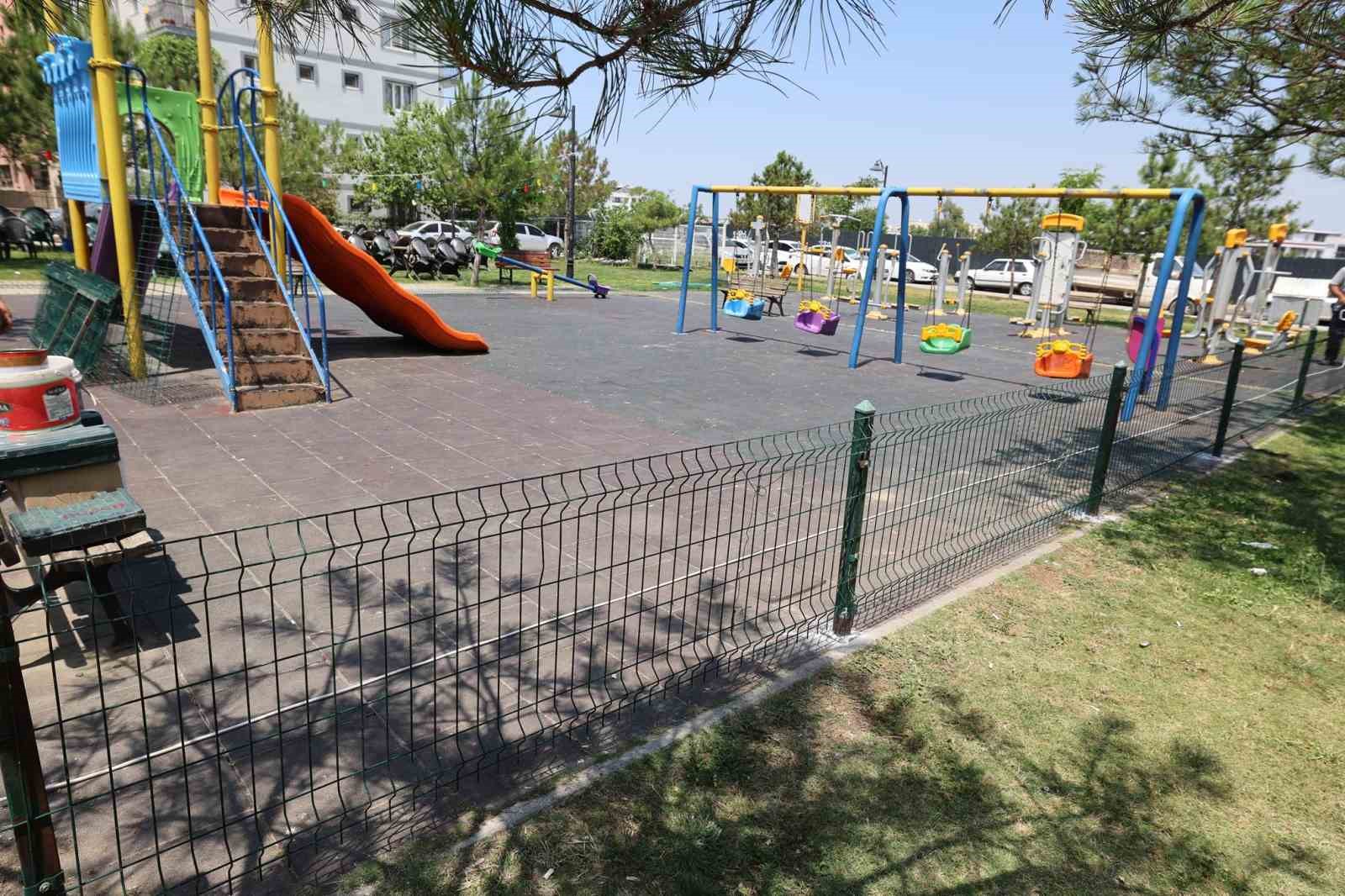 Şehzadeler&rsquo;in parklarında yenileme &ccedil;alışmaları devam ediyor