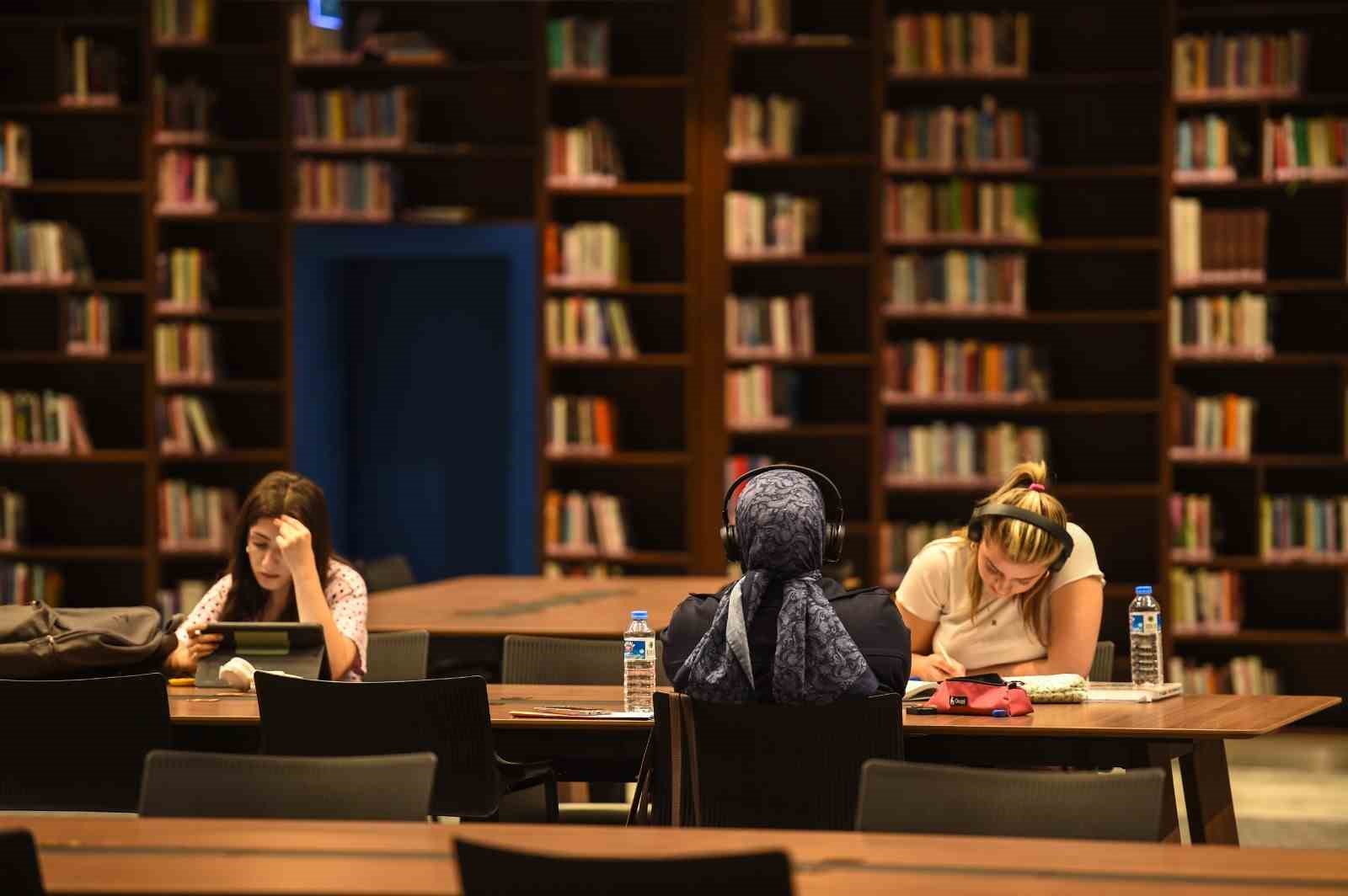 B&uuml;y&uuml;kşehir K&uuml;t&uuml;phanesine ilk g&uuml;nden yoğun ilgi