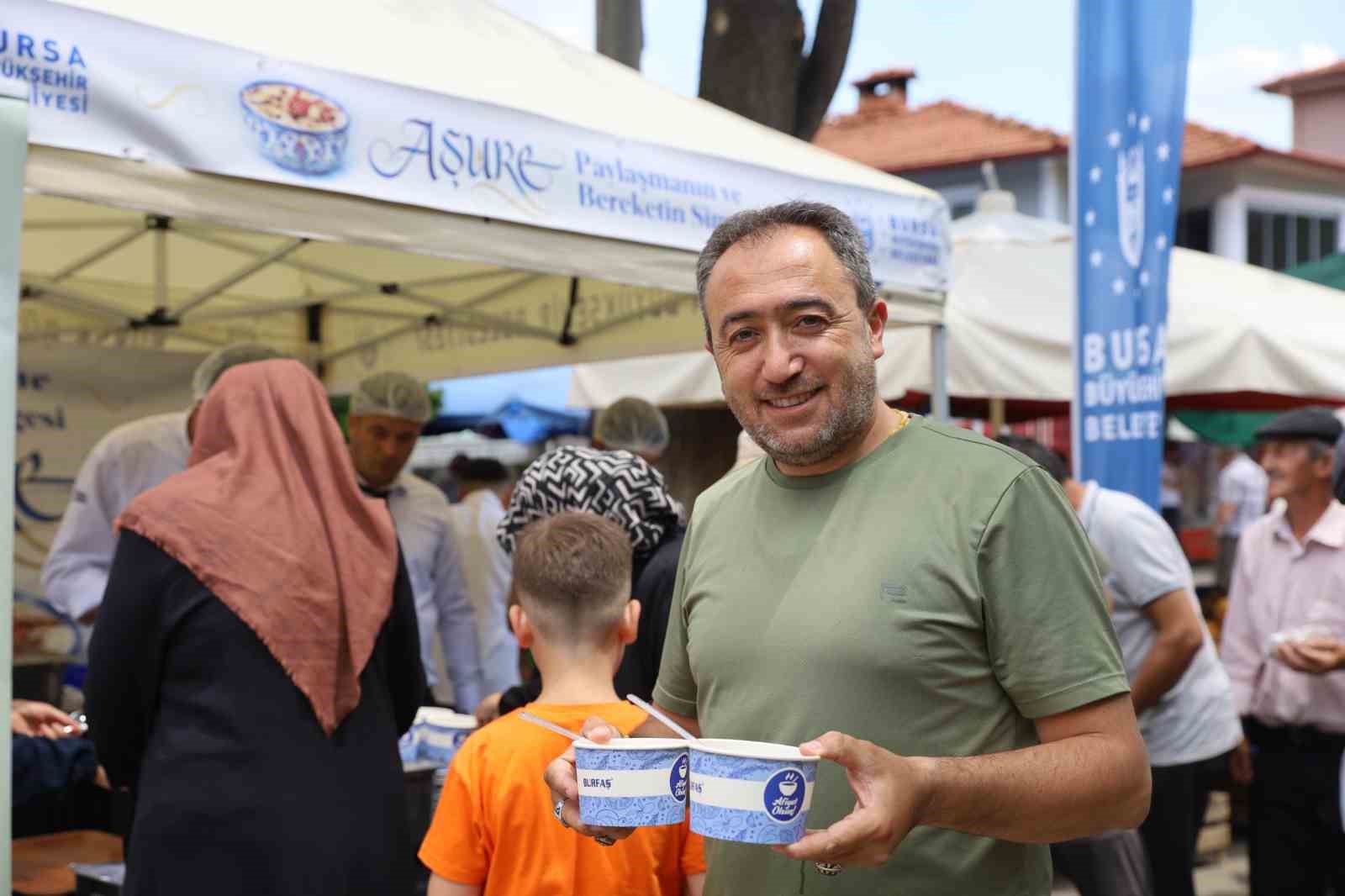 Aşurenin bereketi Keles&rsquo;te paylaşıldı