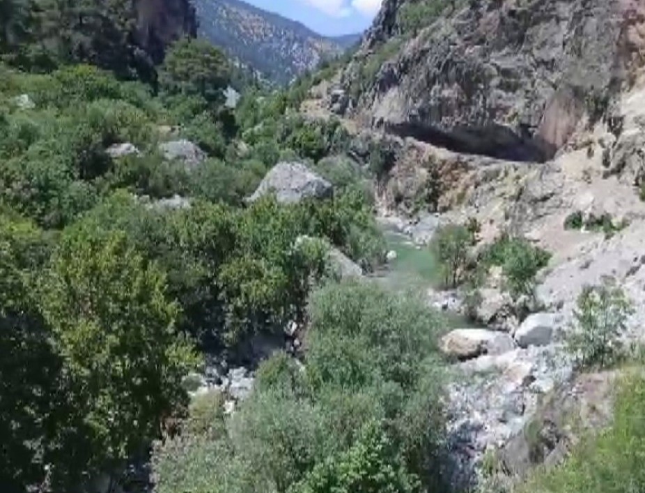 Serinlemek i&ccedil;in girdiği nehirde kayboldu
