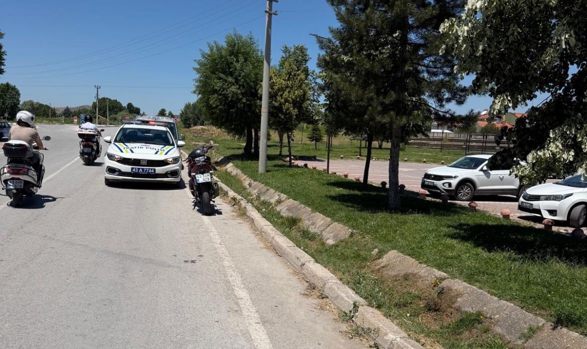 Tavşanlı’da motosiklet kazası, kask hayat kurtardı