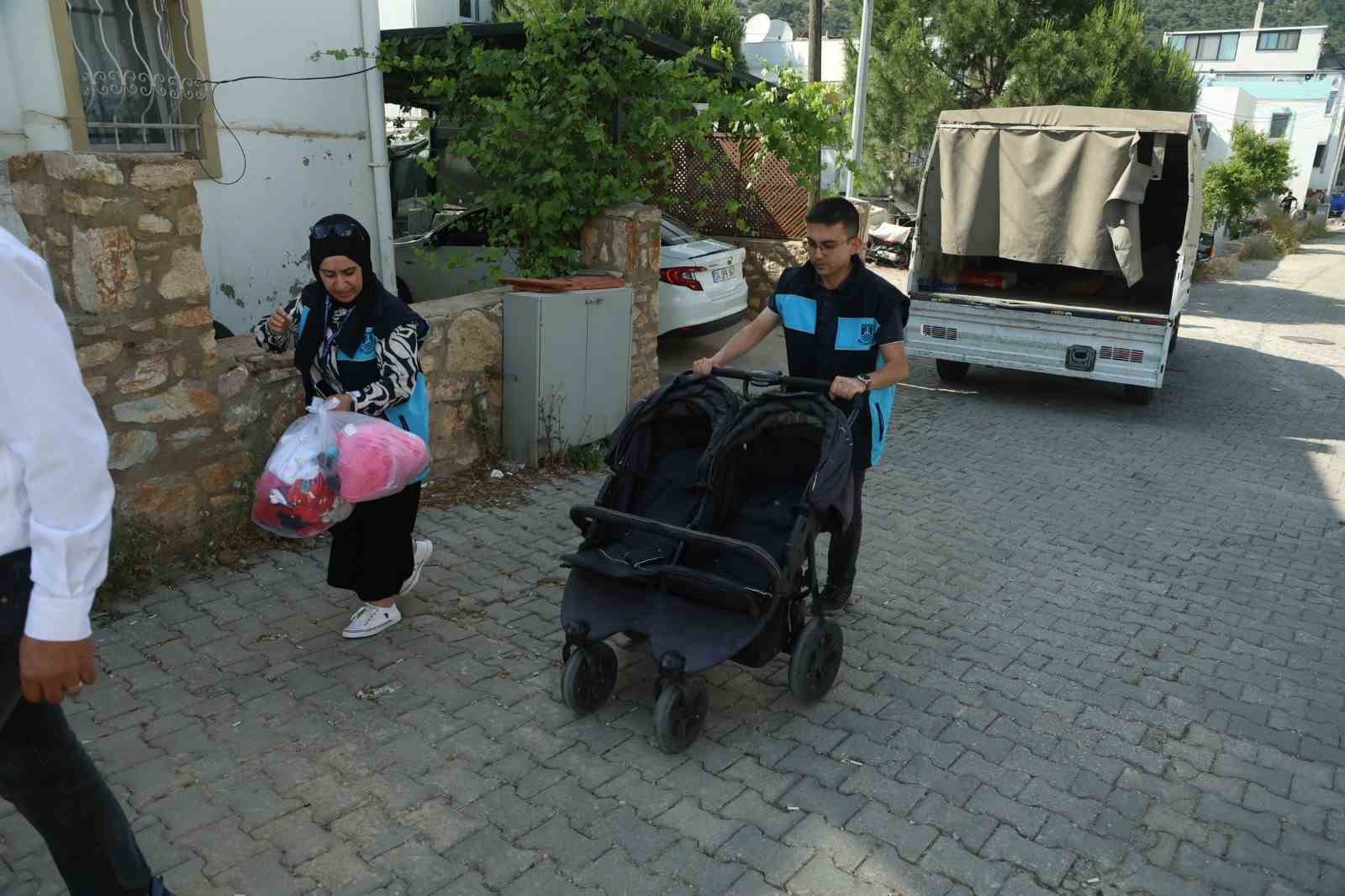 Bodrum&rsquo;da &ccedil;ocuklara bayram &ouml;ncesi oyuncak dağıtıldı