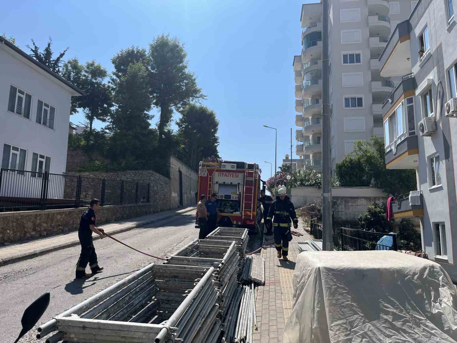 Alanya&rsquo;da apartman dairesinde &ccedil;ıkan yangın korkuttu