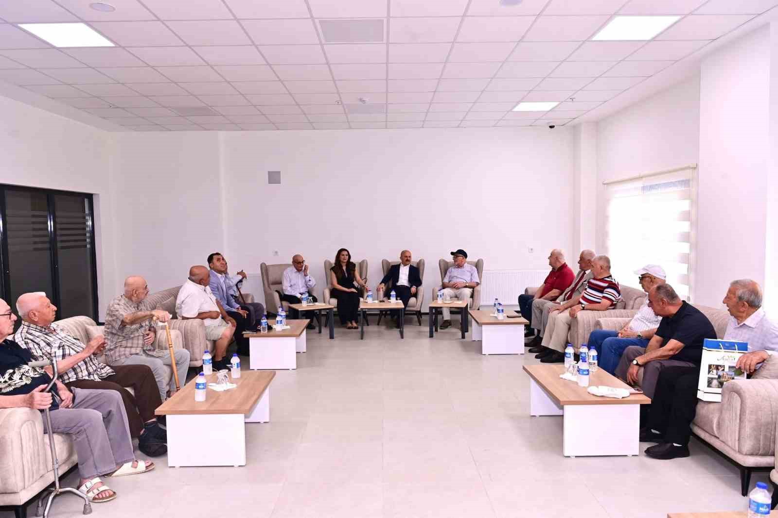 Babalar G&uuml;n&uuml;&rsquo;nde huzurevi sakinleri ve şehit babası unutulmadı