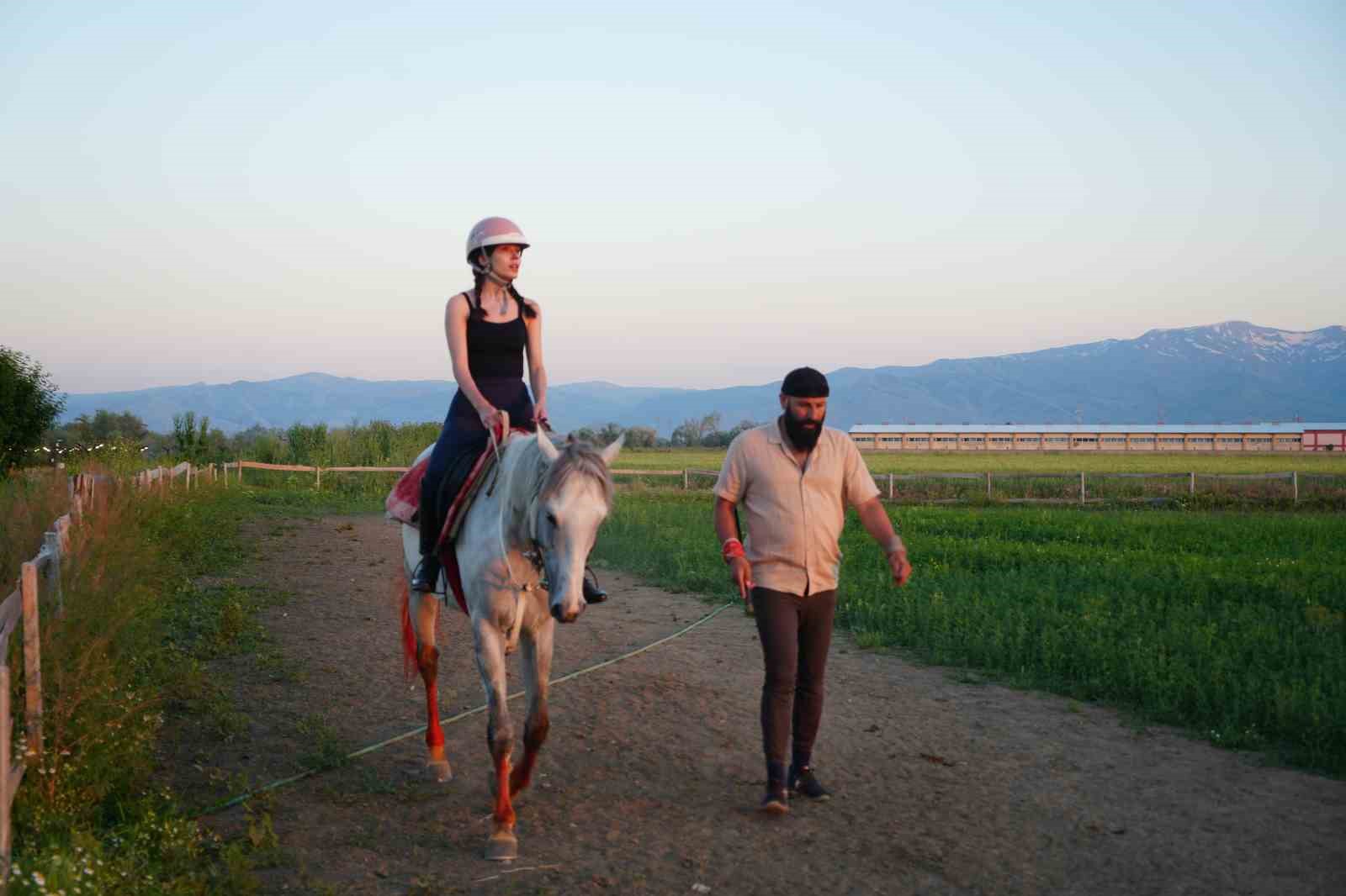 "Babamın Damadı" alışılmış anlatının dışında &ccedil;ekiliyor