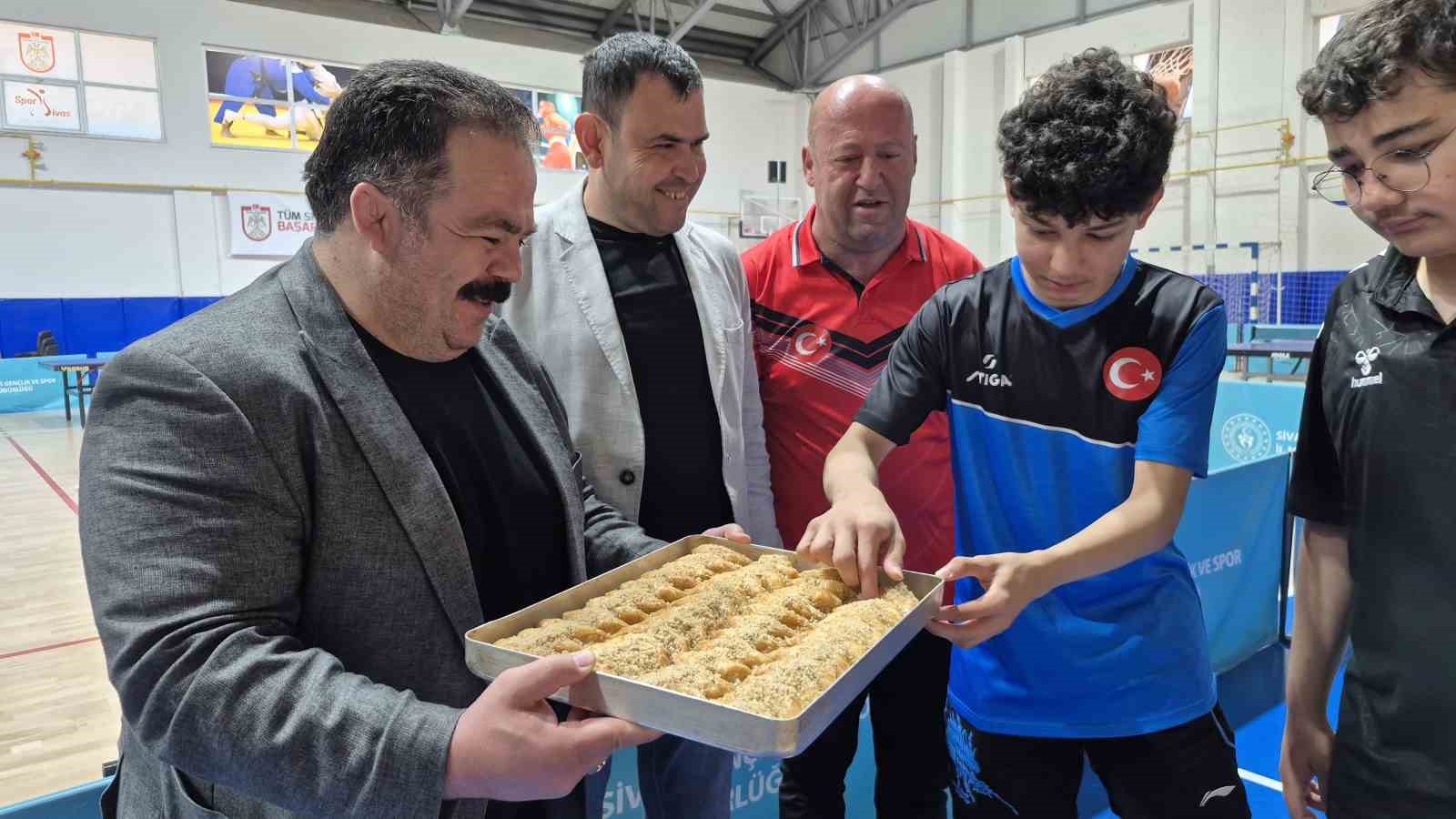 G&ouml;zel&rsquo;den Sivas&rsquo;taki milli sporculara moral ziyareti