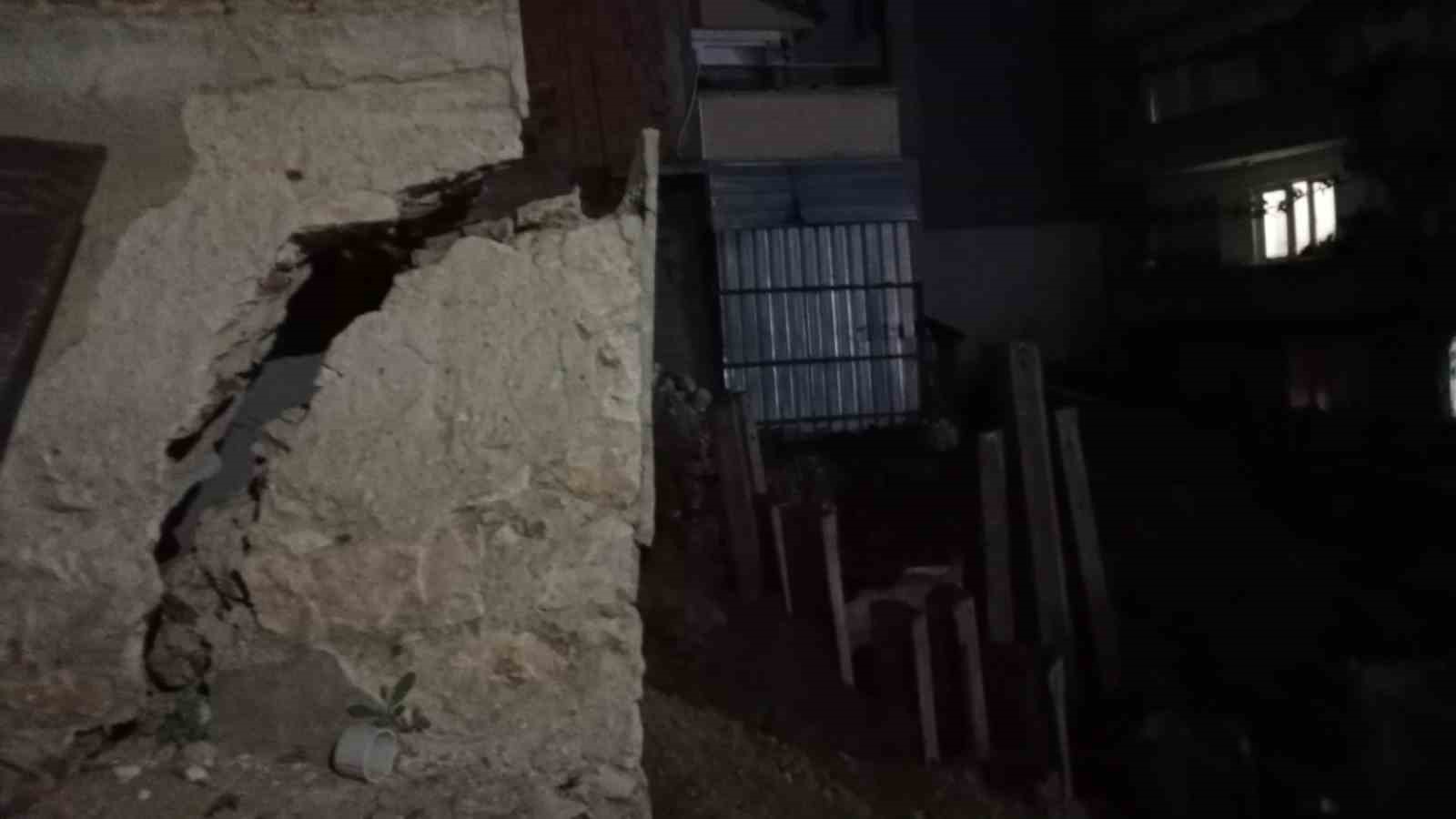 Bilecik’te temel kazısı yapılan sokağın yanındaki 3 katlı bina tahliye edildi