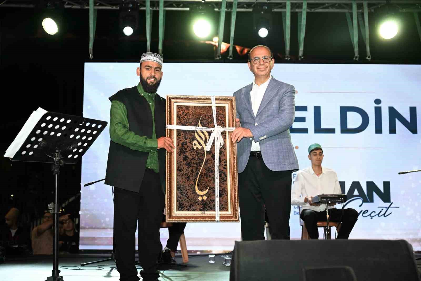 Yeşilyurt&rsquo;ta Celal Karat&uuml;re konserine yoğun ilgi