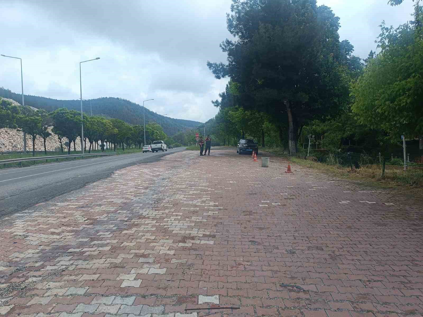 Bilecik&rsquo;te istinat duvarı &ccedil;&ouml;kt&uuml;, toprak kayması meydana geldi