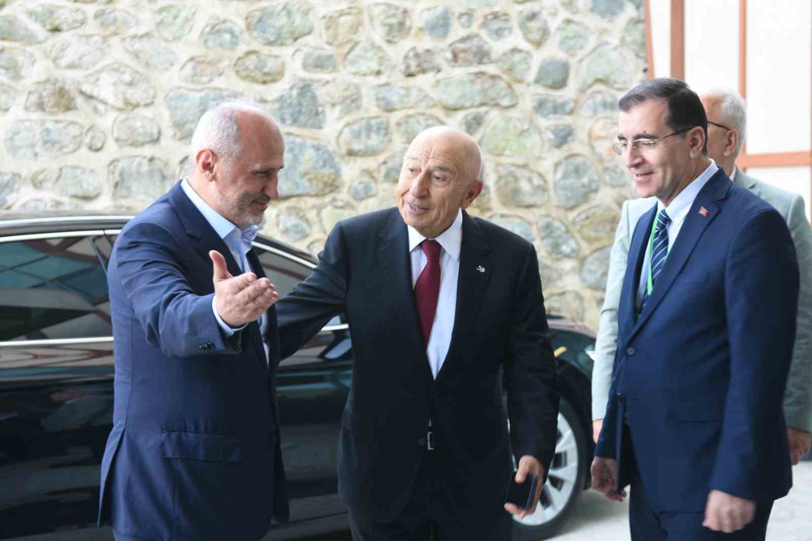 Nihat &Ouml;zdemir, Trabzon&rsquo;da &ouml;ğrencilerle buluştu