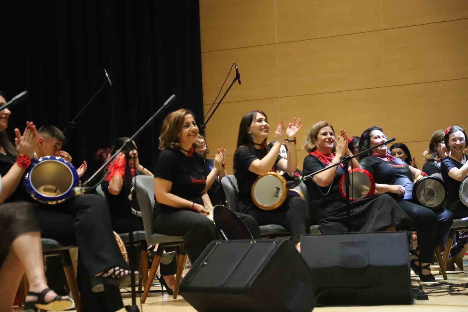 Turgutlu&rsquo;da Babalar G&uuml;n&uuml;&rsquo;ne &ouml;zel ritim dolu gece