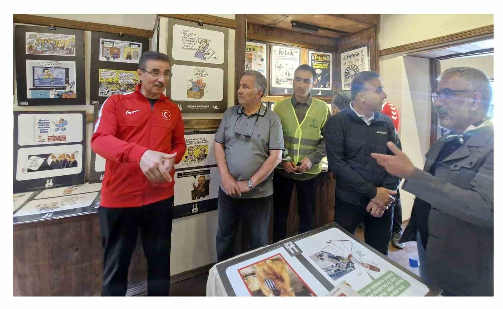 Erzurum Valisi Baruş, Karikat&uuml;r At&ouml;lyesi ziyaretinde a&ccedil;ıkladı: "İnsanları g&uuml;ld&uuml;rebilmek &ccedil;ok kıymetli&rsquo;&rsquo;
