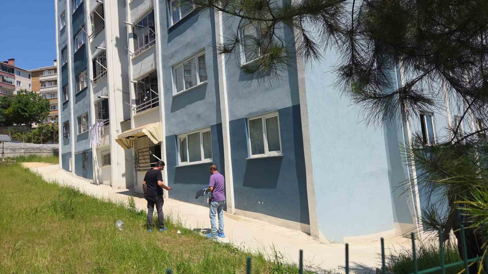 Samsun&rsquo;da 11 katlı apartmanın 1&rsquo;nci katından d&uuml;şen adam yaralandı