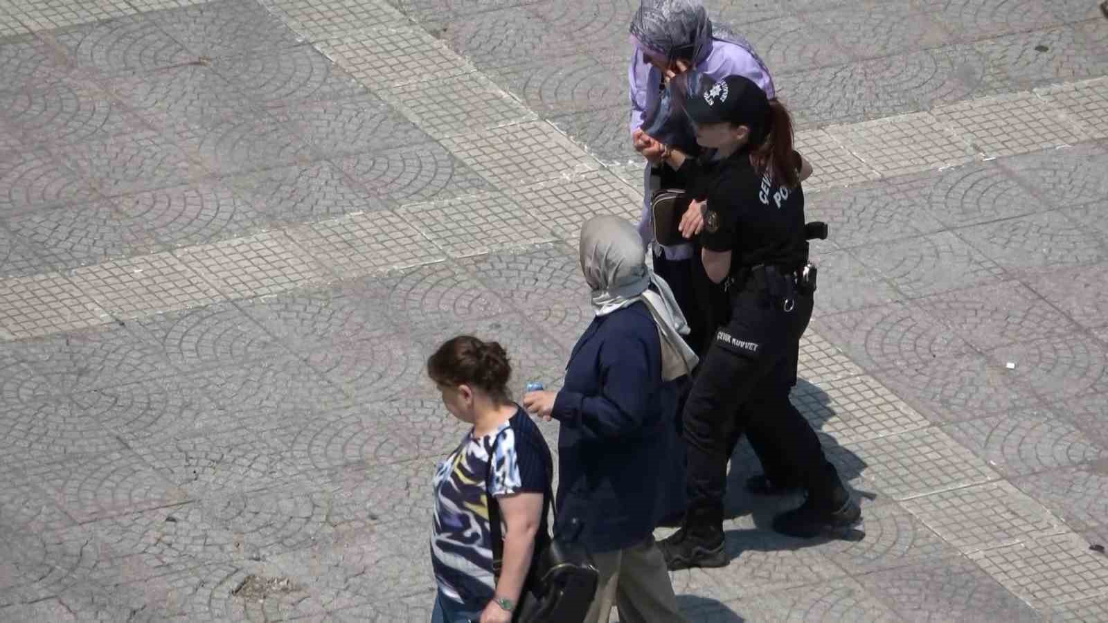 Samsun&rsquo;da sıcaktan bayılan kadının yardımına vatandaşlar ve polisler koştu
