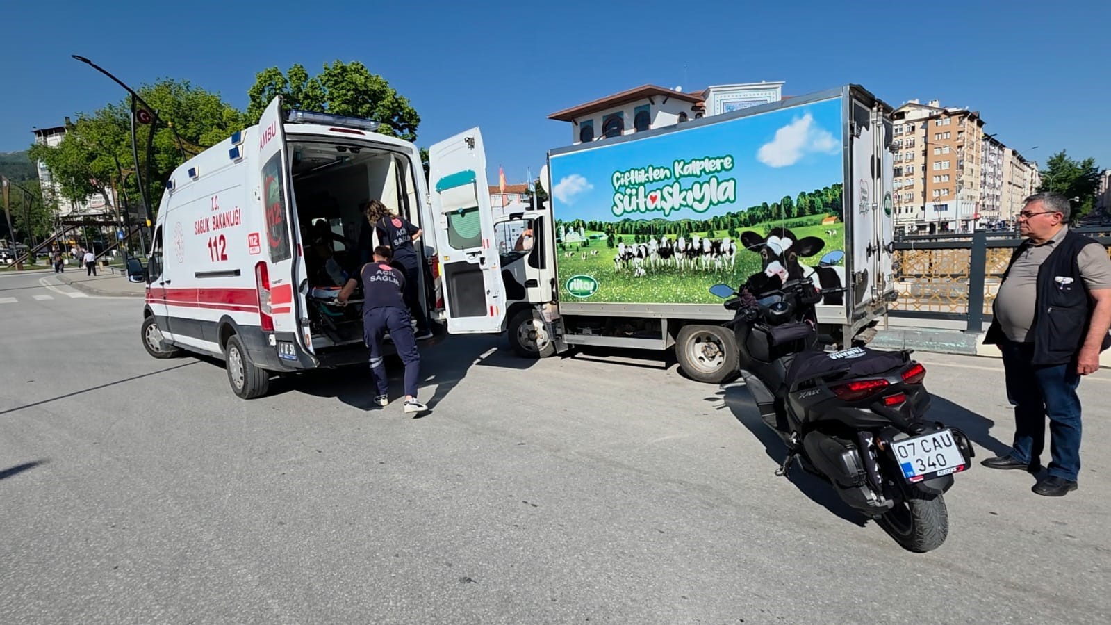 K&uuml;tahya&rsquo;da motosiklet ile elektrikli bisiklet &ccedil;arpıştı: 1 yaralı