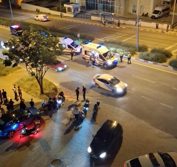 Bilecik&rsquo;te motosiklet ile elektrikli bisikletin &ccedil;arpışması sonucu 1&rsquo;i ağır 3 kişi yaralandı
