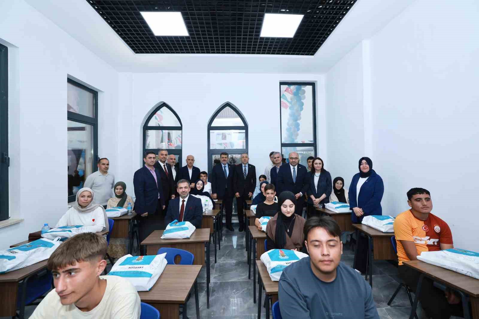 Onikişubat Belediyesi&rsquo;nin Kale Gen&ccedil;lik Merkezi hizmete a&ccedil;ıldı