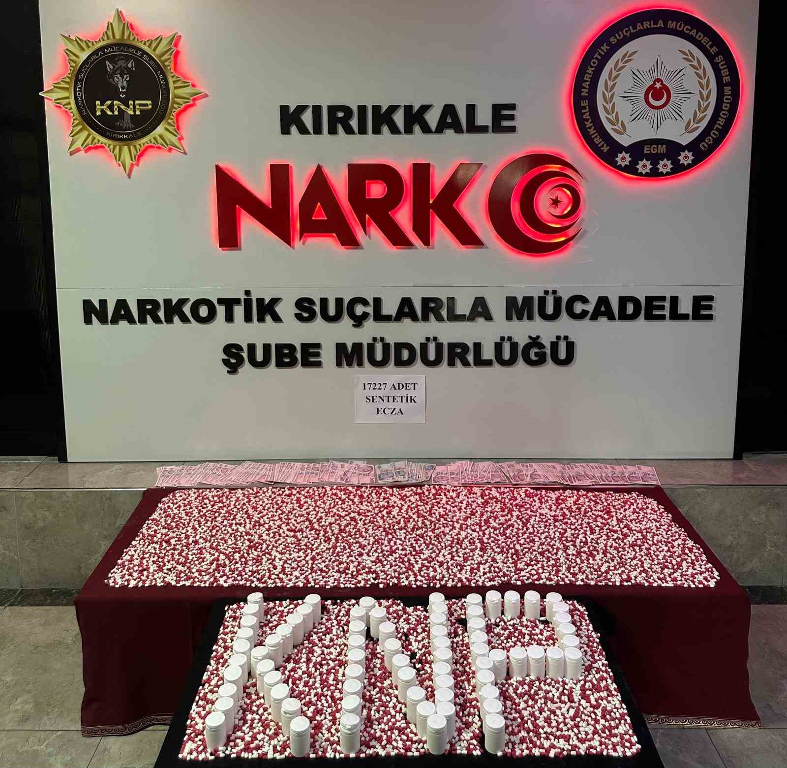 Sokak satıcılarına b&uuml;y&uuml;k darbe: Binlerce uyuşturucu hap ele ge&ccedil;irildi
