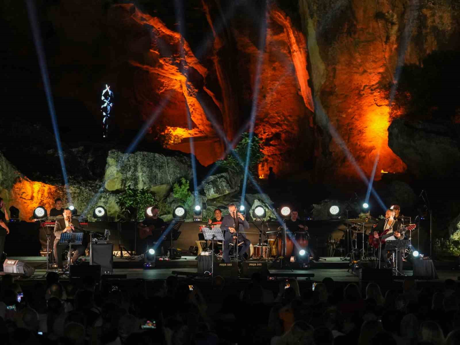 D&uuml;l&uuml;k&rsquo;te tarih, sanat ve mutluluk dolu bir gece