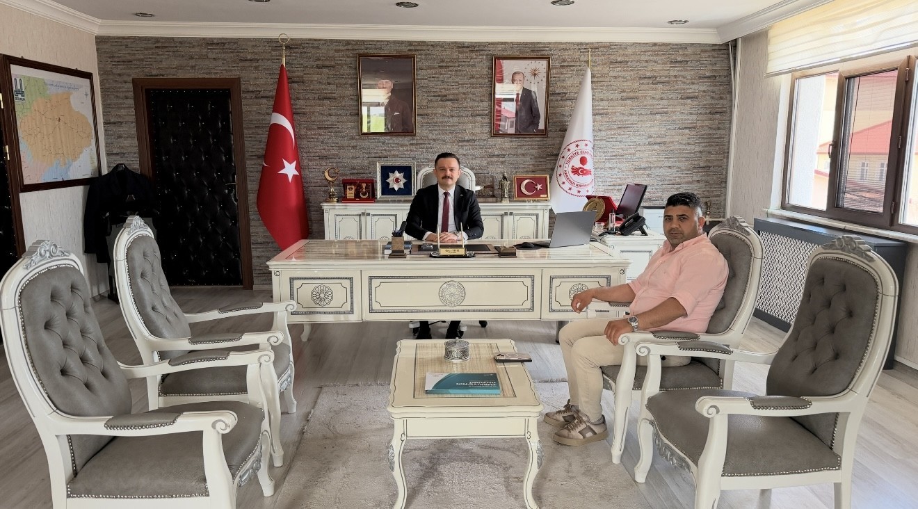 Karayazı sevdiği Kaymakam Onur Titiz&rsquo;e veda ediyor