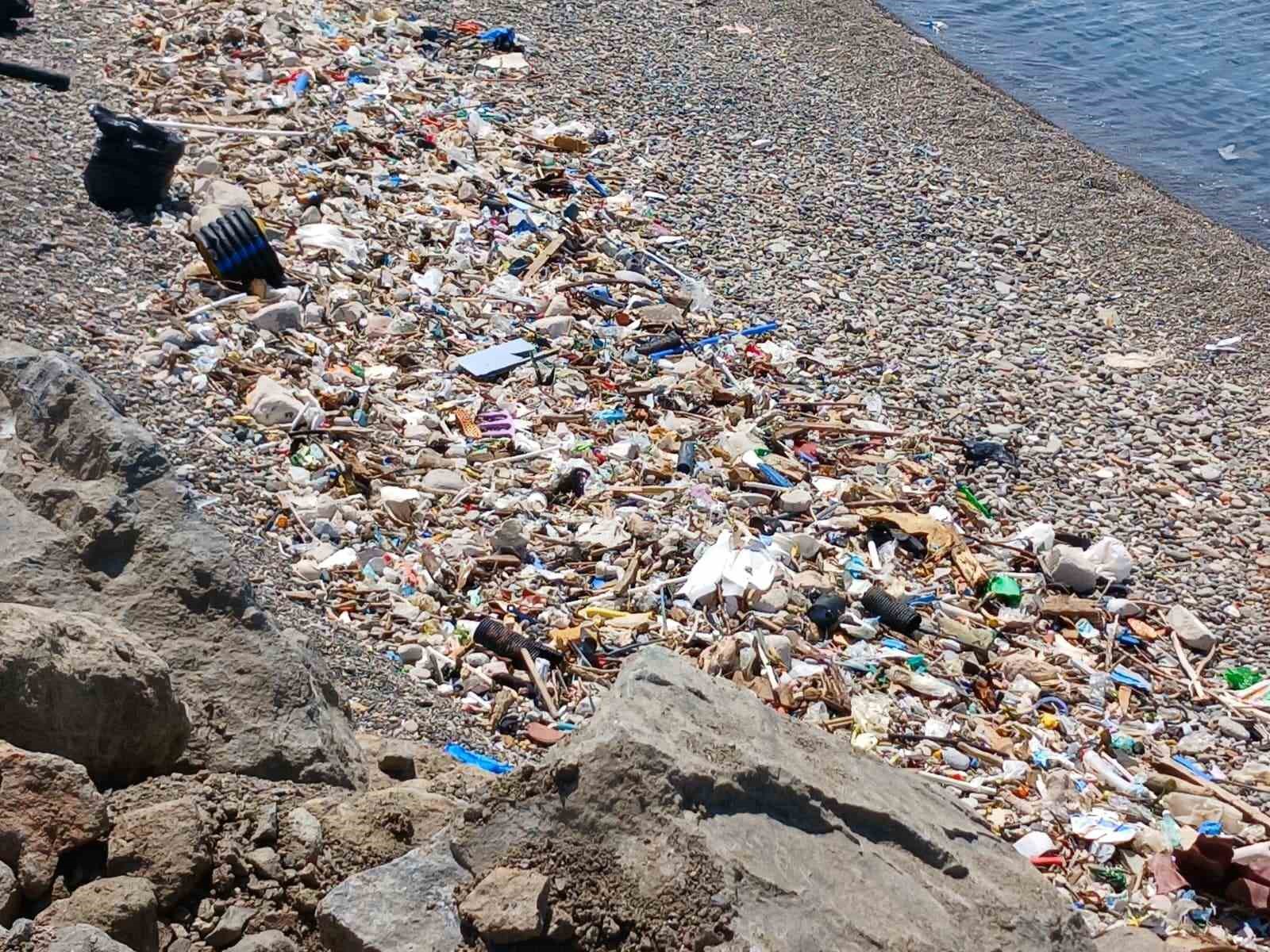 Trabzon sahilinde &ccedil;&ouml;p seferberliği