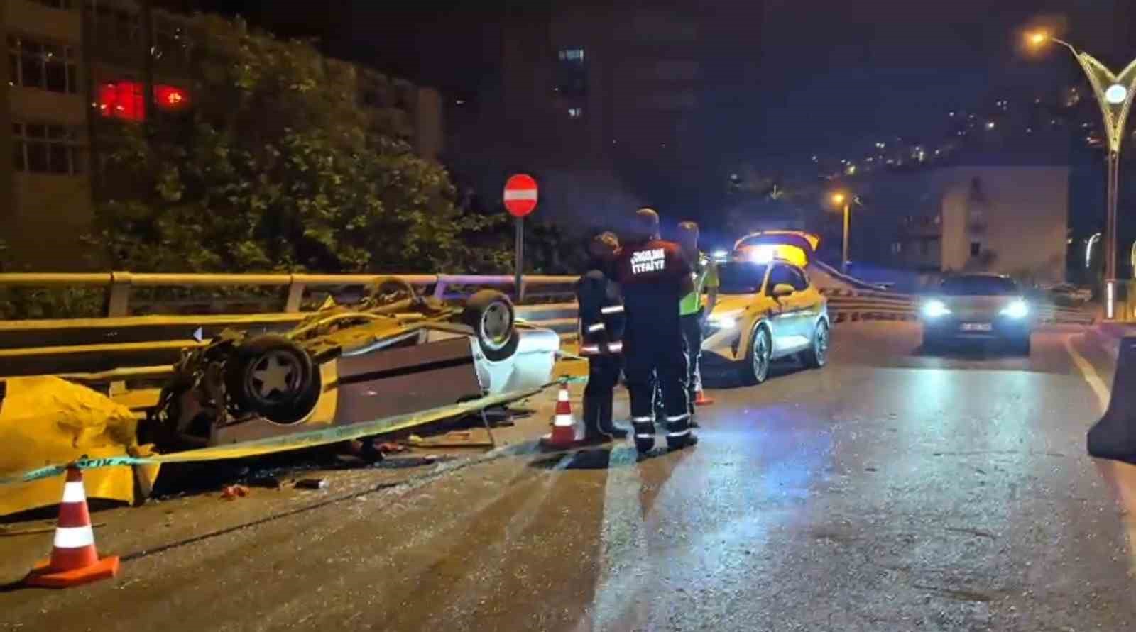 Takla atan ara&ccedil; hurda yığınına d&ouml;nd&uuml;: 19 yaşındaki s&uuml;r&uuml;c&uuml; ağır yaralandı