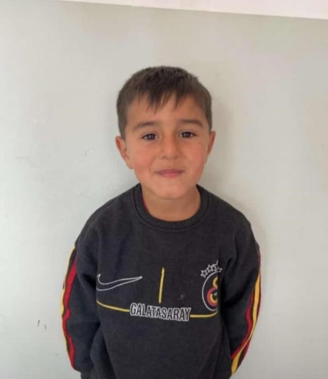 Evin damında ölü bulunan 5 yaşındaki çocuk defnedildi
