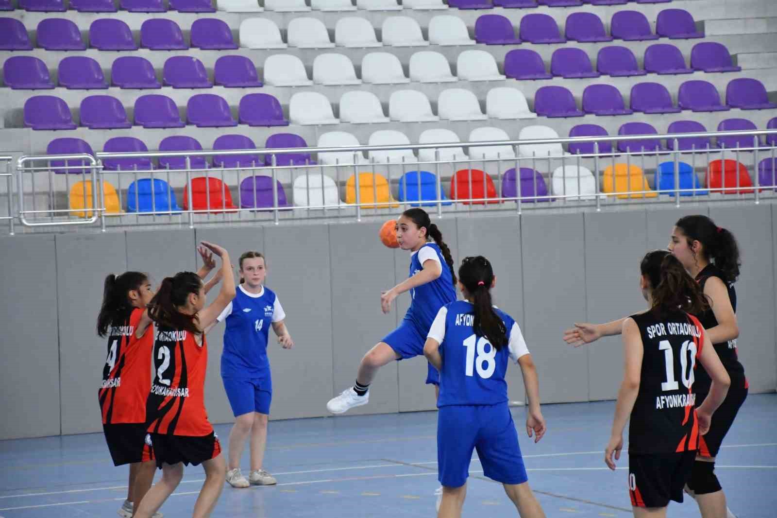 Kul&uuml;pler Hentbol Minik Kızlar İl Birinciliği M&uuml;sabakaları tamamlandı