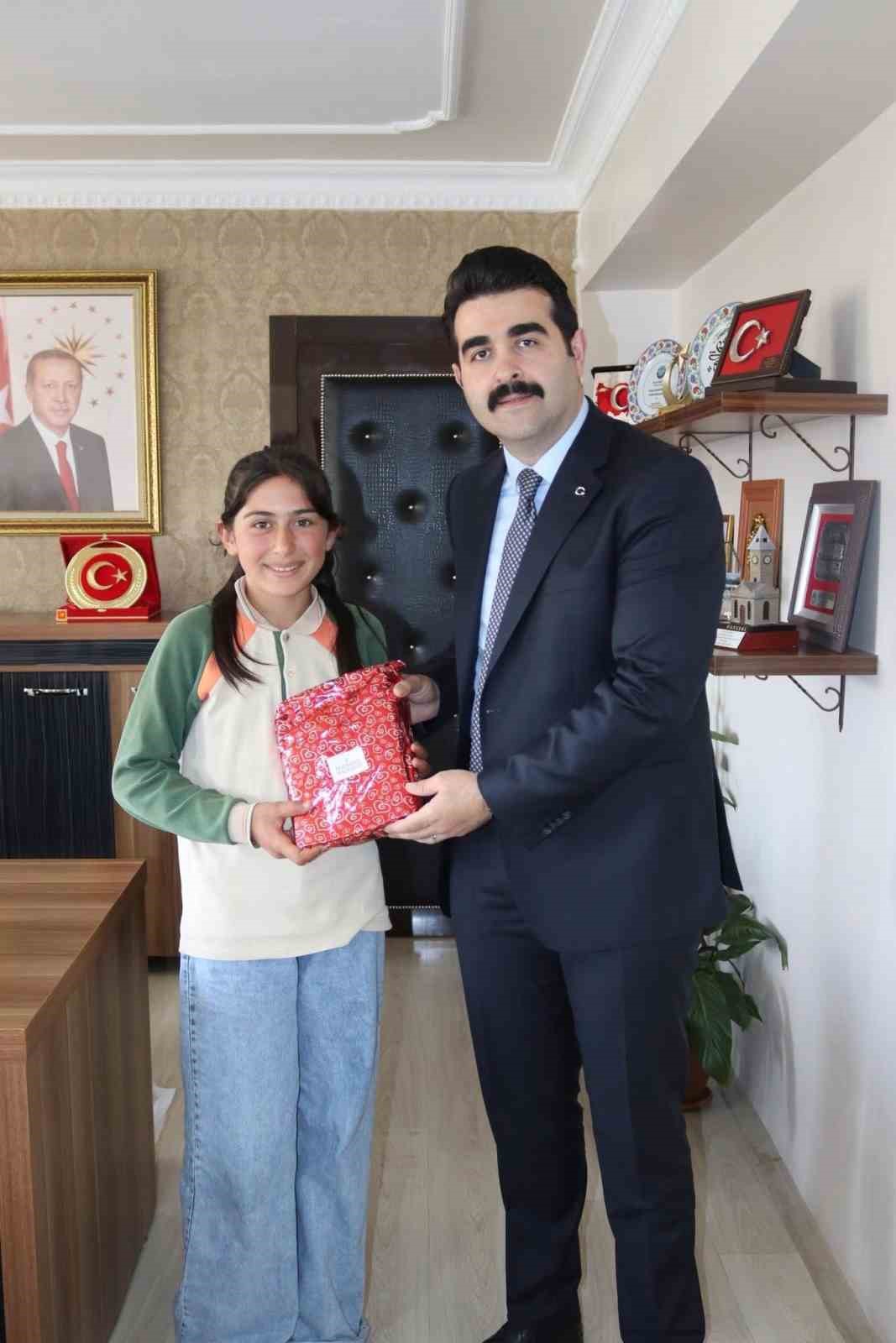 Tomarza&rsquo;da en &ccedil;ok kitap okuyan &ouml;ğrenciler &ouml;d&uuml;llendirildi