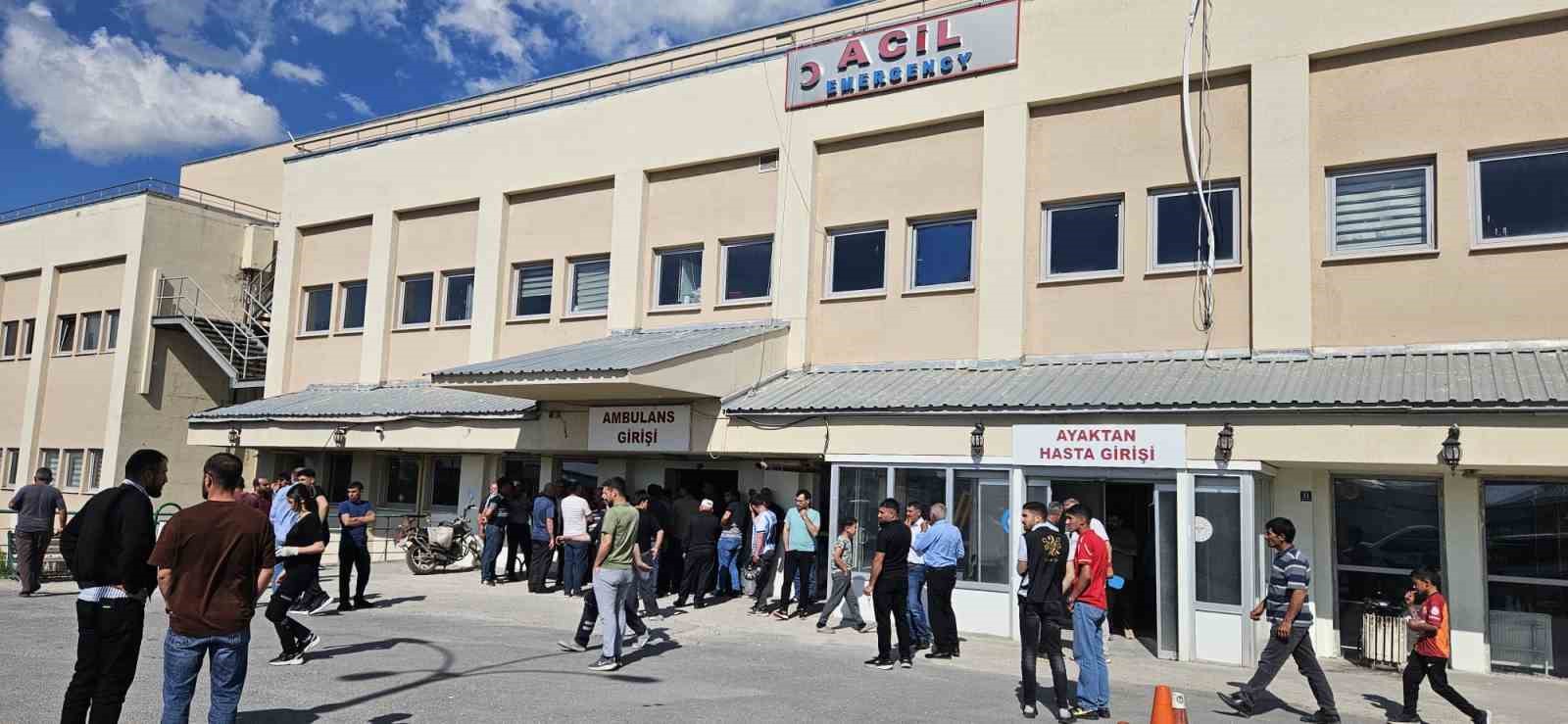 Bulanık&rsquo;ta minib&uuml;s ile motosiklet &ccedil;arpıştı: 1 &ouml;l&uuml;, 1 yaralı