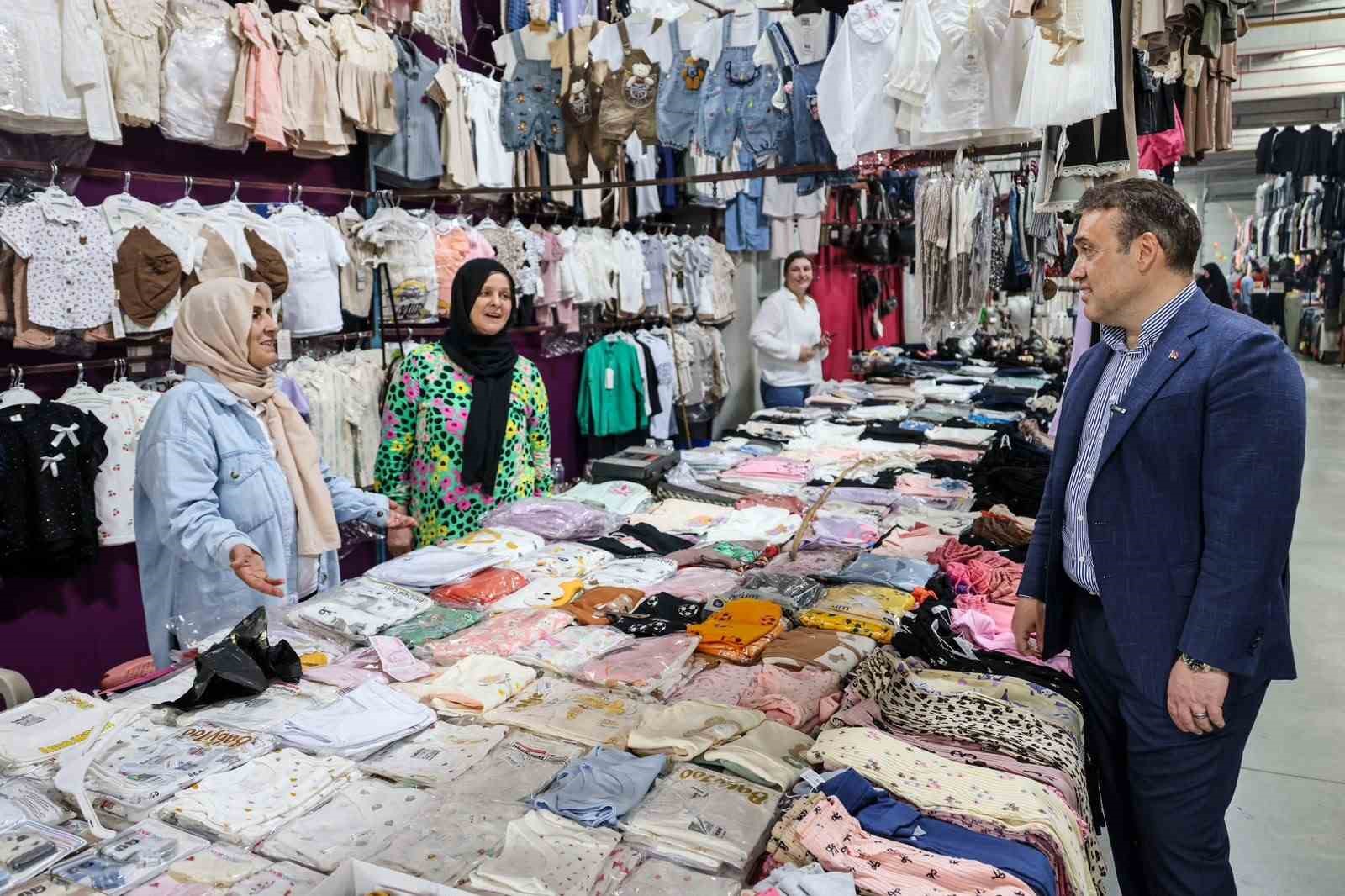 Vali S&ouml;zer, pazar esnafı ve vatandaşlarla bir araya geldi