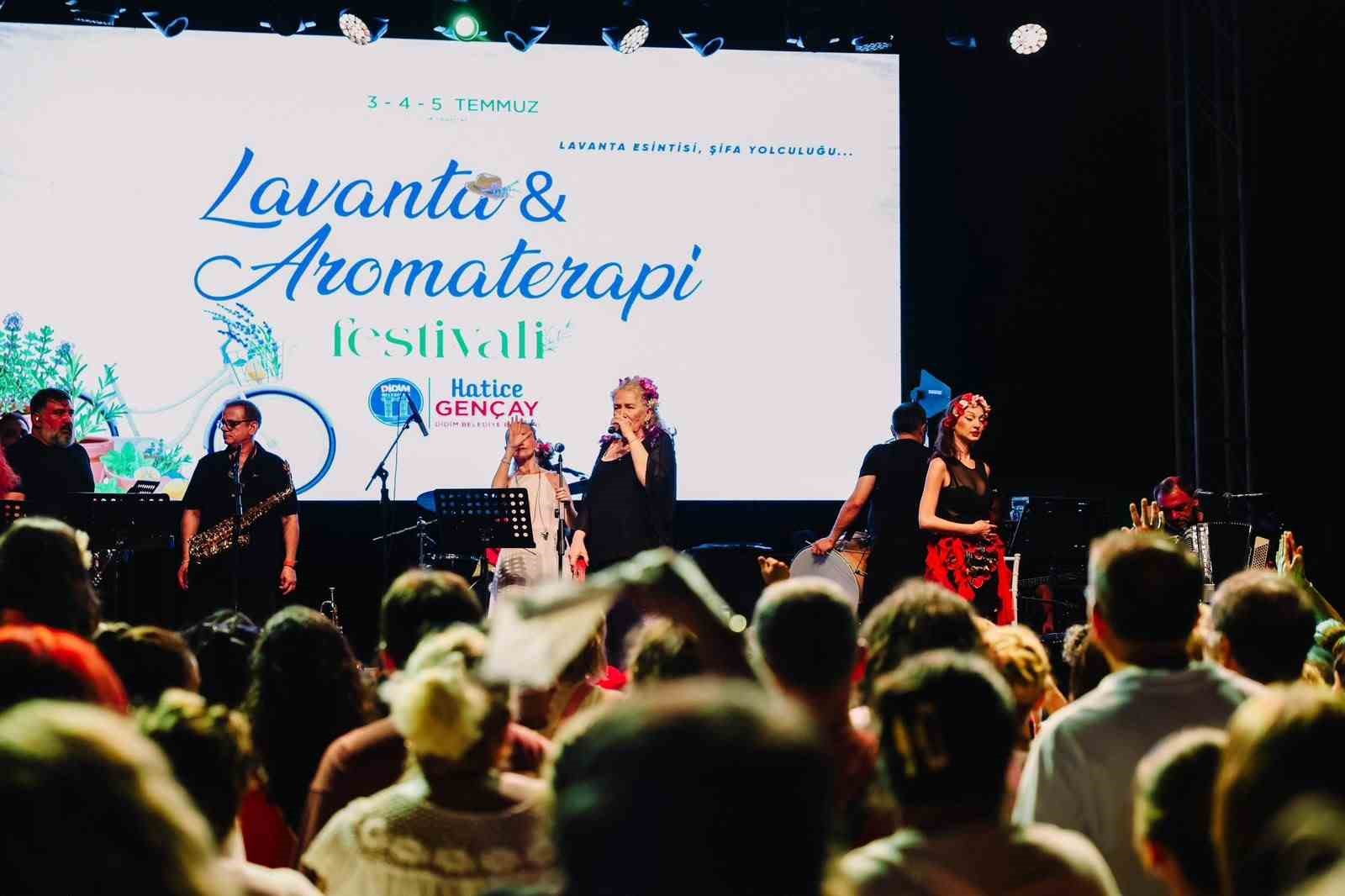 Didim&rsquo;de Lavanta Festivali, Suzan Kardeş konseriyle başladı
