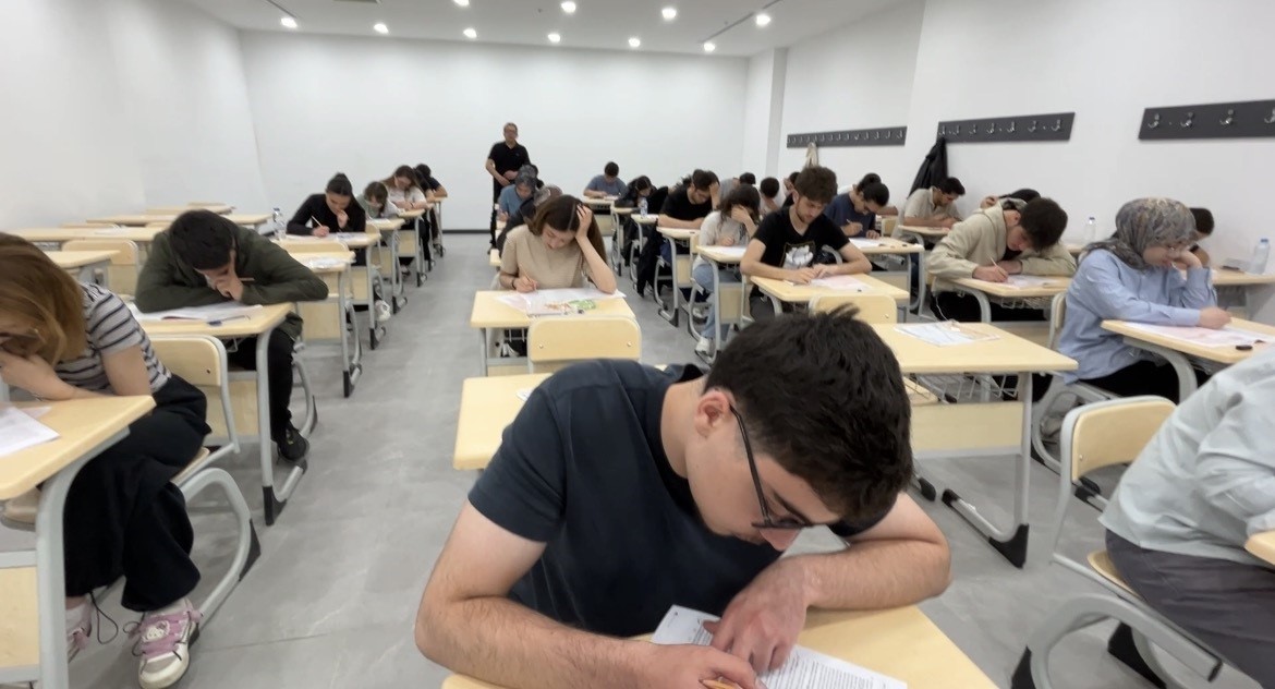Sivas&rsquo;ta &uuml;niversite adayları sınav heyecanını prova ile attılar