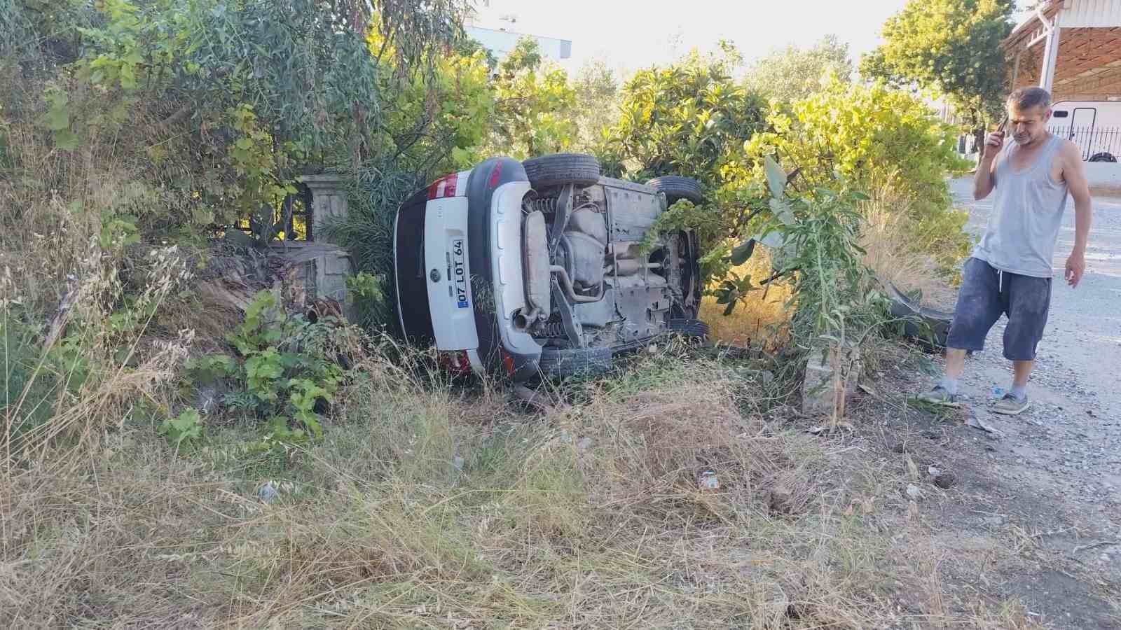 Manavgat&rsquo;ta otomobil bah&ccedil;eye u&ccedil;tu