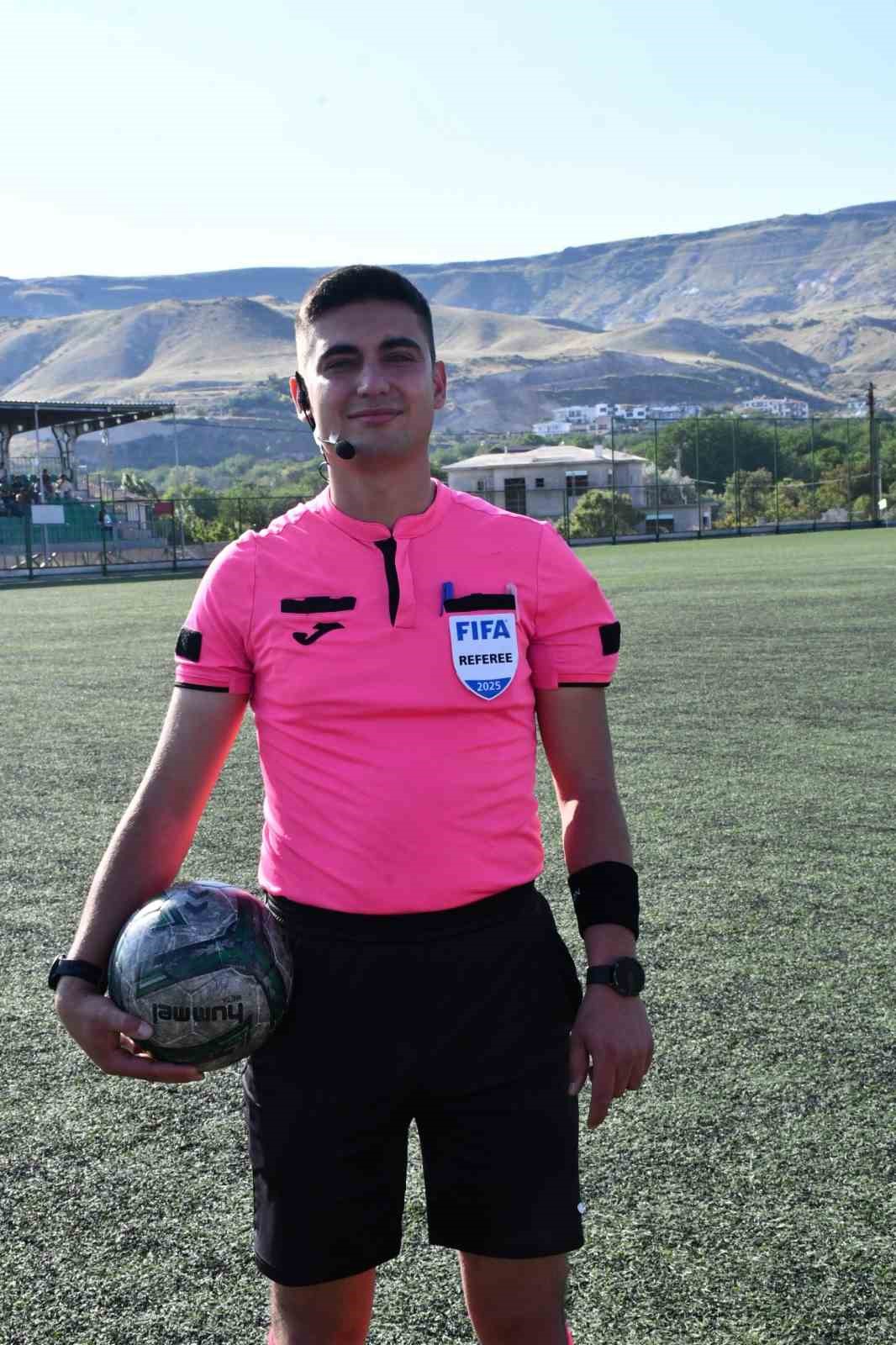 Samed Armut, d&uuml;d&uuml;ğ&uuml;n&uuml; astı