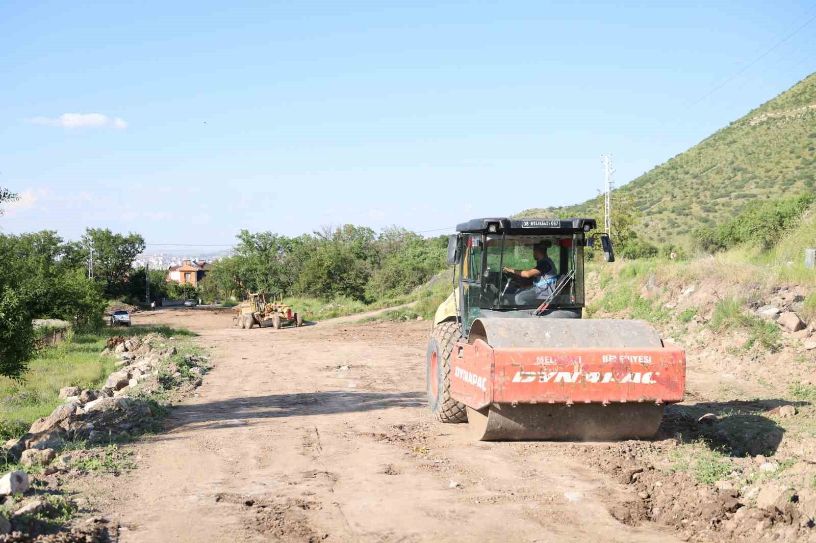 Melikgazi&rsquo;de ulaşım atakları devam ediyor