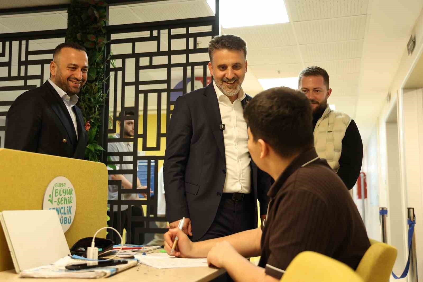 Başkan Vekili Biba &ouml;ğrencilerle bir araya geldi