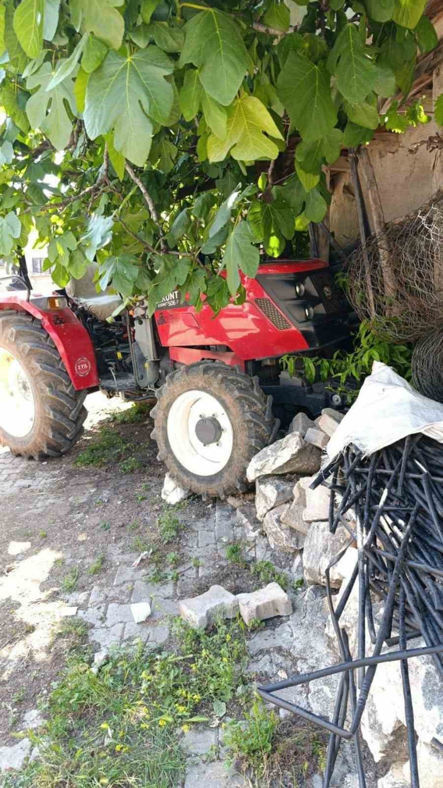Trakt&ouml;rden d&uuml;şen s&uuml;r&uuml;c&uuml; hayatını kaybetti
