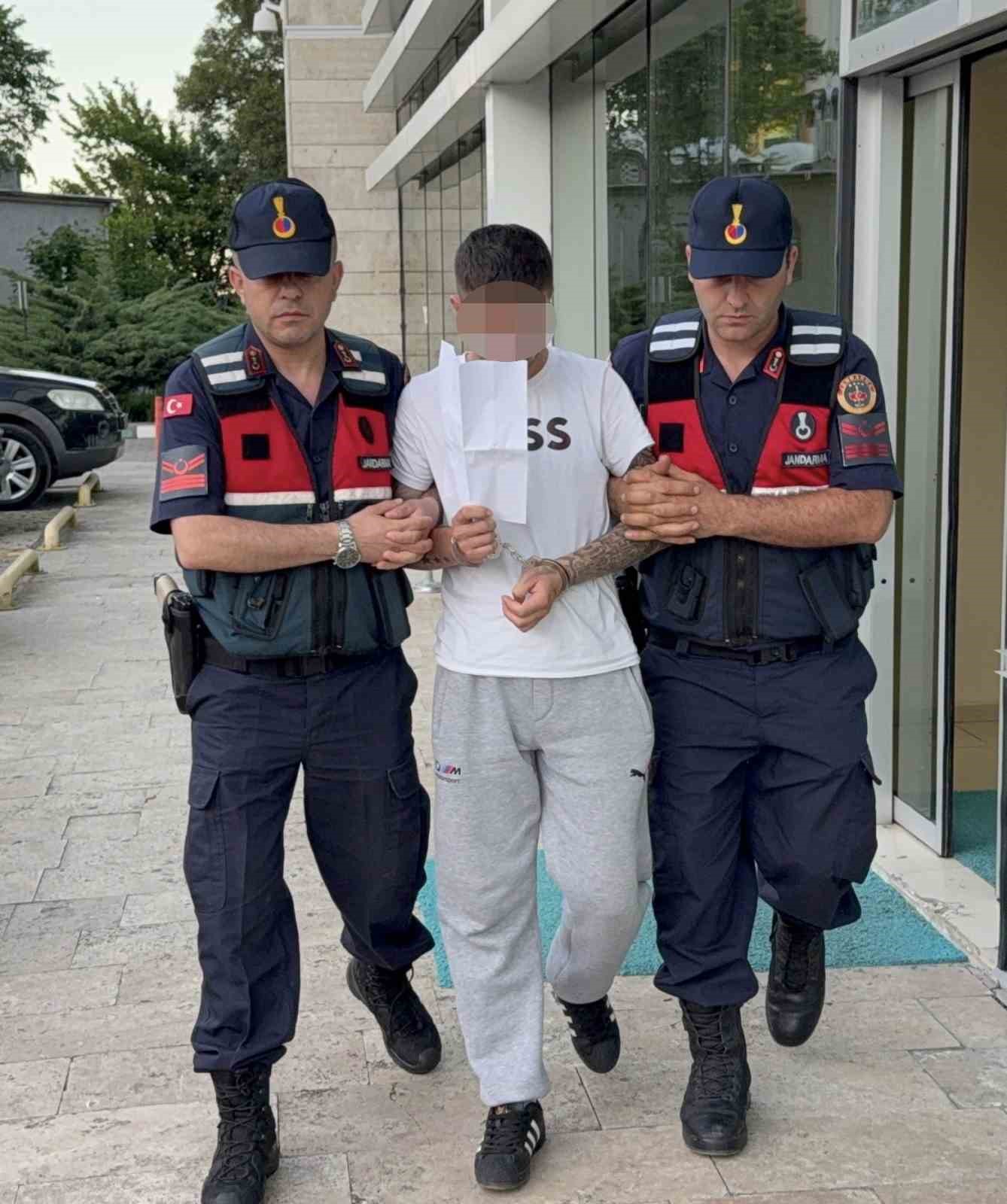 Uyuşturucu operasyonunda yakalanan gen&ccedil; tutuklandı