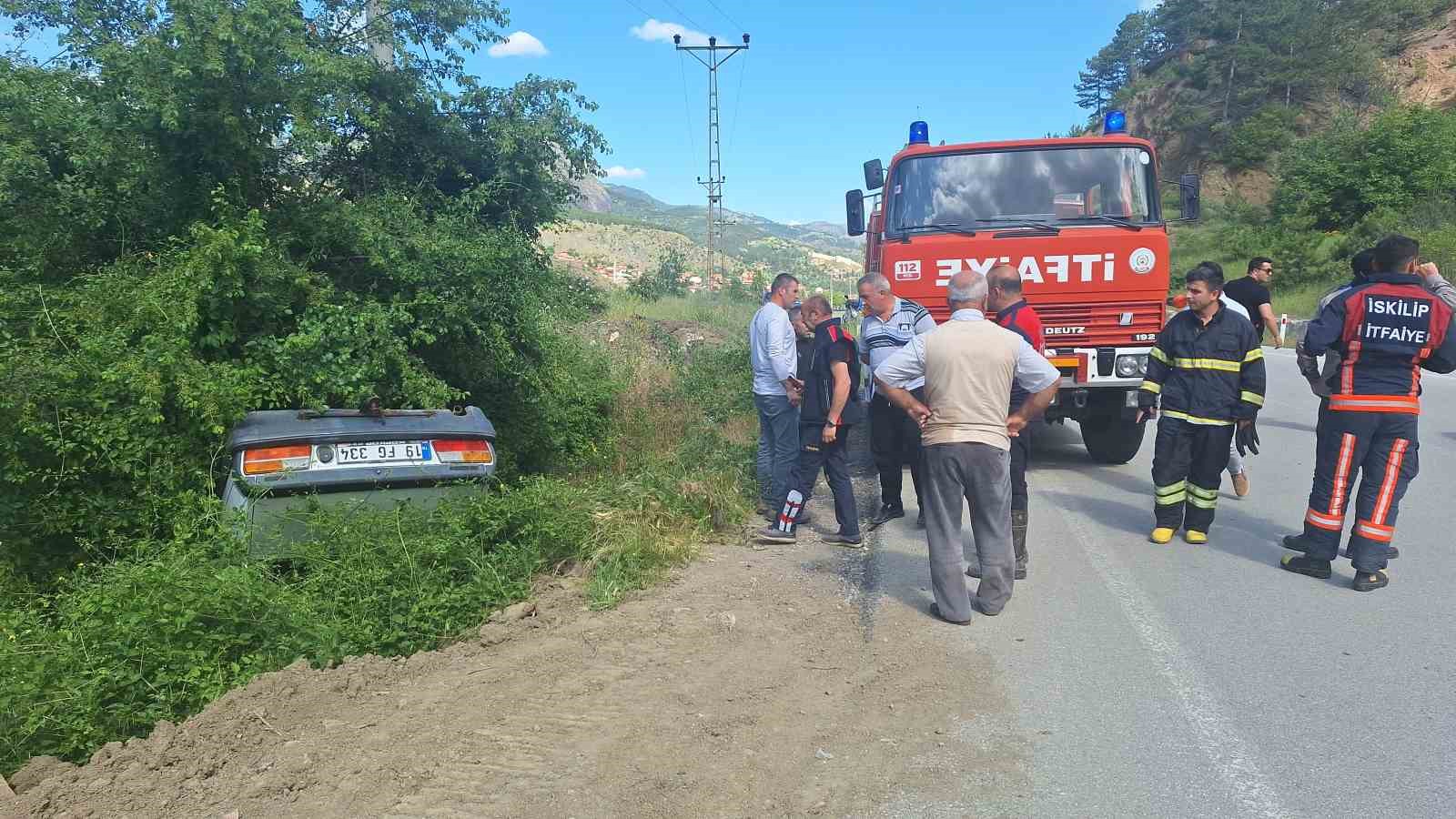 &Ccedil;orum&rsquo;da otomobil şarampolde takla attı: 1 yaralı