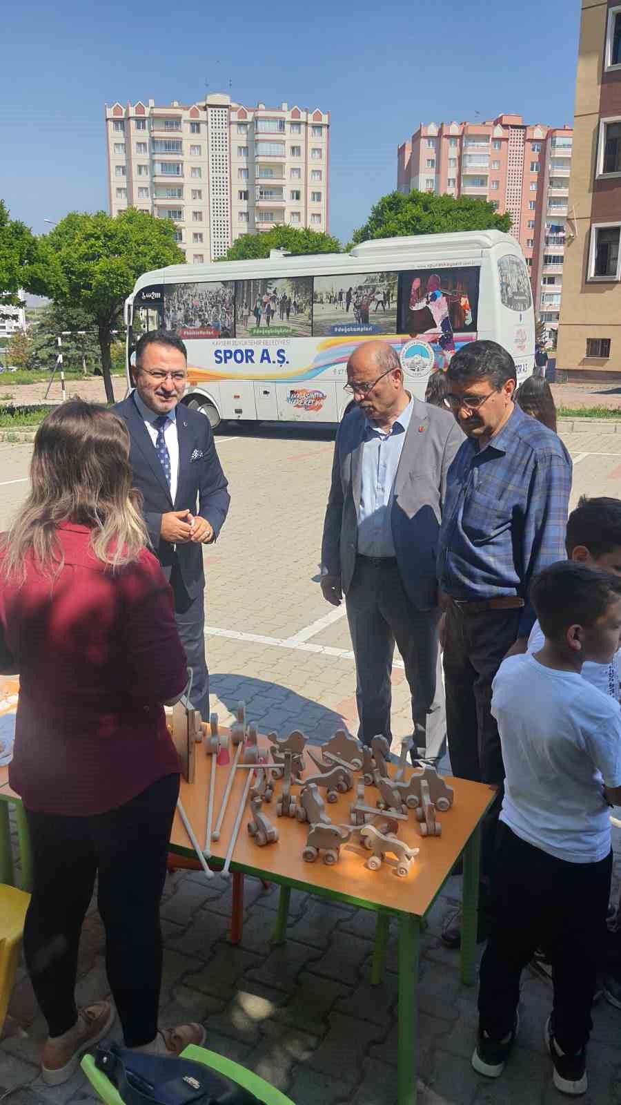 İlkokul &ouml;ğrencileri &lsquo;Yaza Merhaba Ş&ouml;leni&rsquo; ile eğlendi