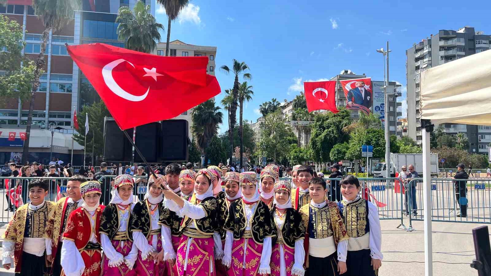Adana&rsquo;da 19 Mayıs Gen&ccedil;lik ve Spor Bayramı kutlandı