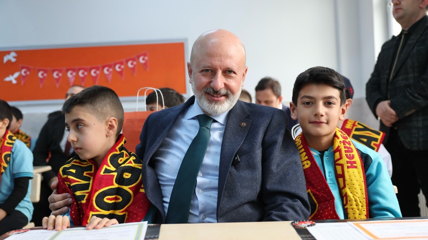 Başkan &Ccedil;olakbayrakdar: "Eğitimde de, sınavda da her zaman yanınızdayız"