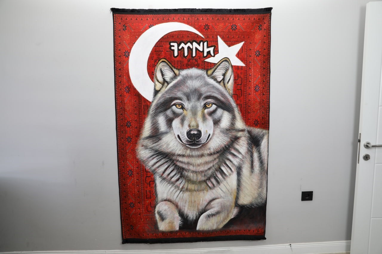 Halıyı tuvale &ccedil;eviren m&uuml;hendis &ccedil;iftin eserleri hayran bırakıyor