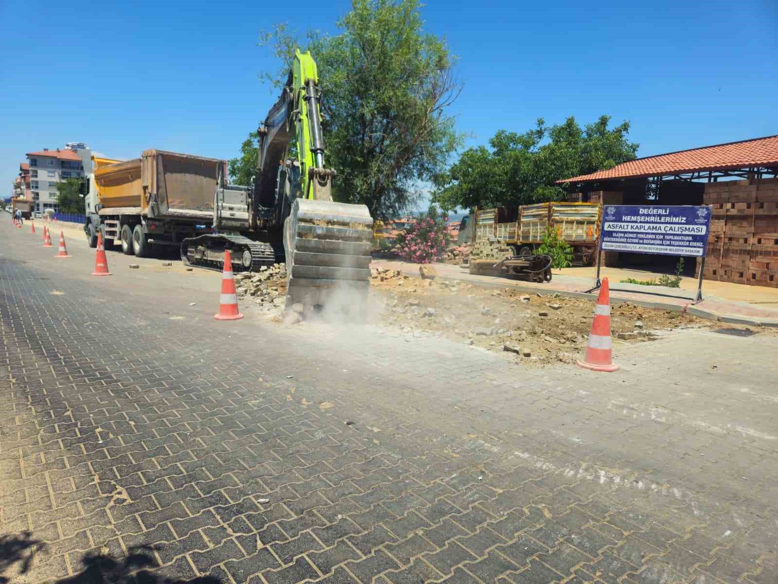 Aydın&rsquo;ın t&uuml;m il&ccedil;elerinde eş zamanlı yol &ccedil;alışmaları s&uuml;r&uuml;yor